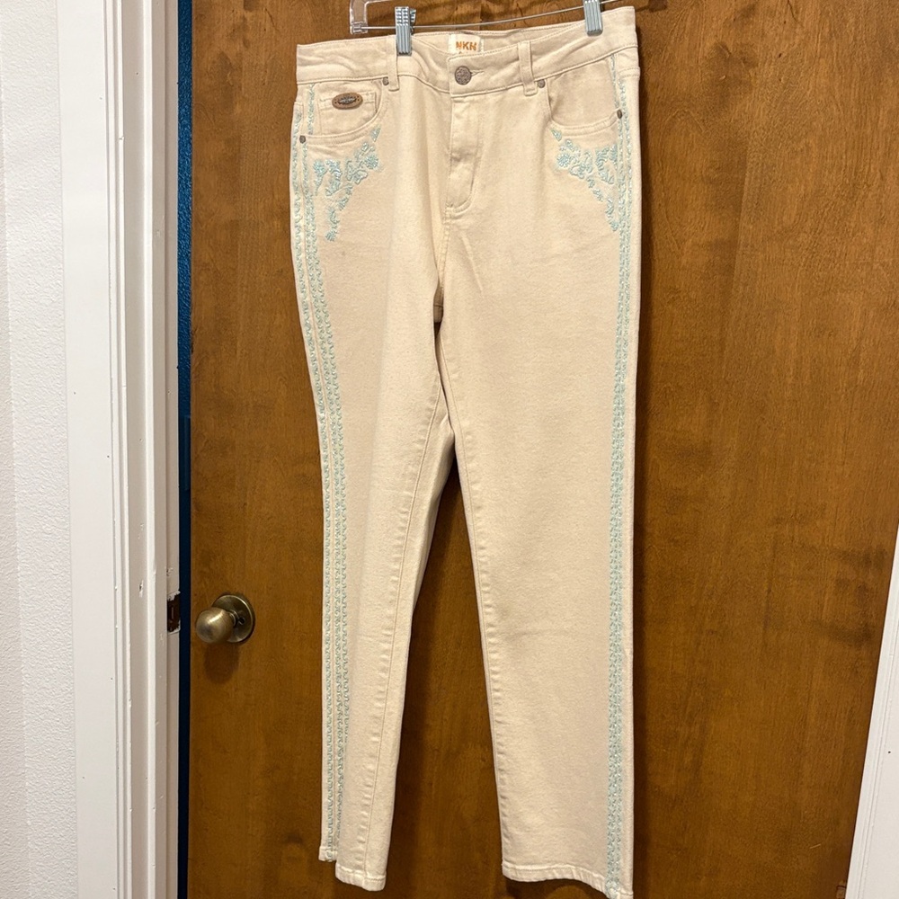 423. Nekane NKN Women’s Cream Beaded Jeans